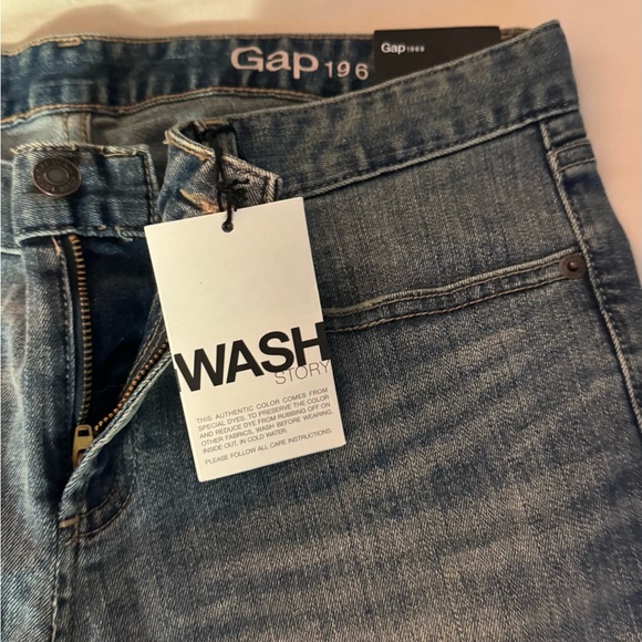 Brand New GAP Women's Wash Classic Straight Blue Jeans - Picture 5 of 9